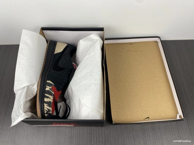 Carnivore SoleFly DN3400-001 1 x Jordan Air Low 1009